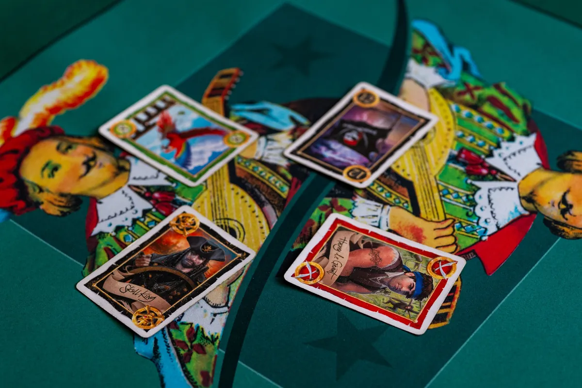 Un pli de Skull King : le Skull King, Harry le Géant, un perroquet vert et un pavillon noir